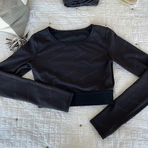 Excellent Lululemon wunder under long sleeve New Year’s Limited edition size 6